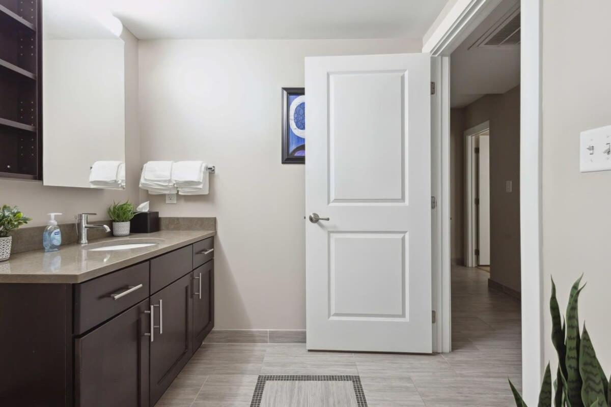 2Br Downtown Luxury Getaway Apartment Detroit Bagian luar foto